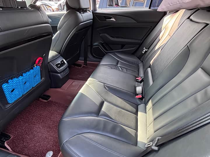 Фото 8 - Hongqi H5