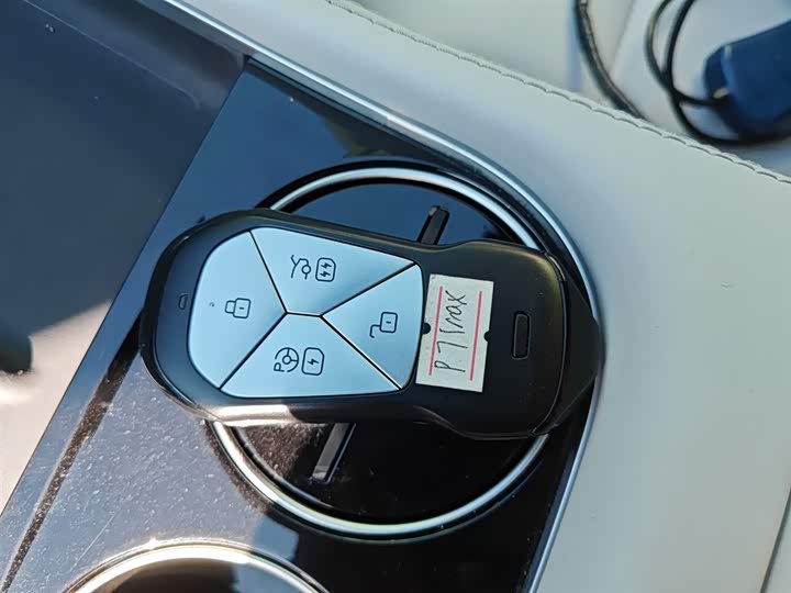 Фото 9 - XPeng P7