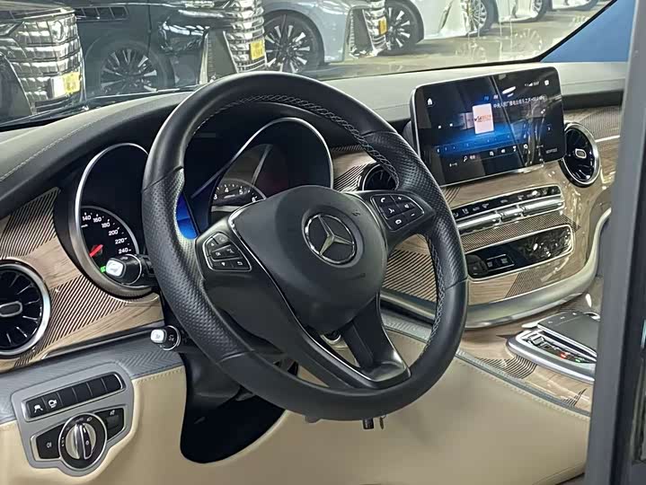 Фото 5 - Mercedes-Benz V-Class