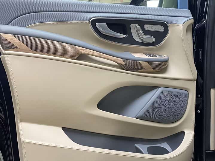 Фото 6 - Mercedes-Benz V-Class