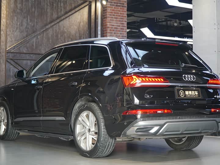 Фото 4 - Audi Q7