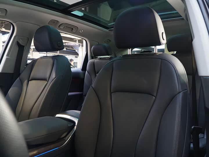 Фото 8 - Audi Q7