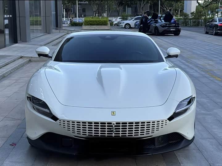 Фото 1 - Ferrari Roma