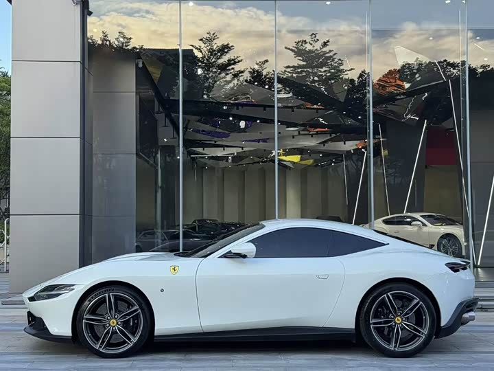 Фото 3 - Ferrari Roma