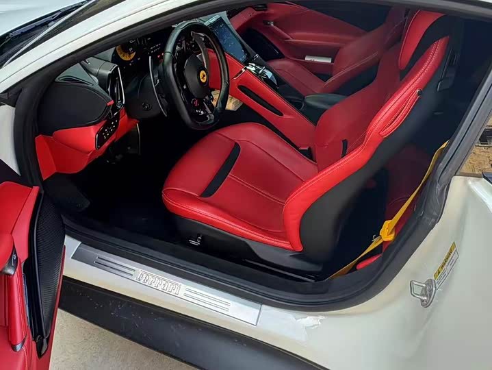 Фото 5 - Ferrari Roma