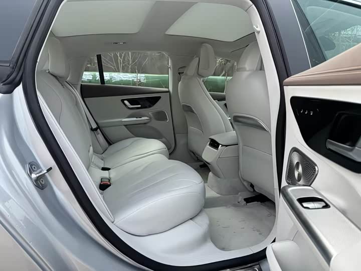 Фото 9 - Mercedes-Benz EQE