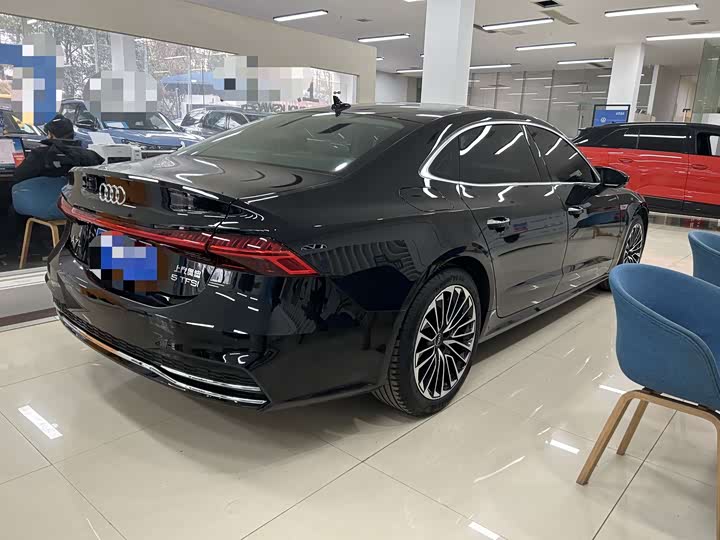 Фото 2 - Audi A7L