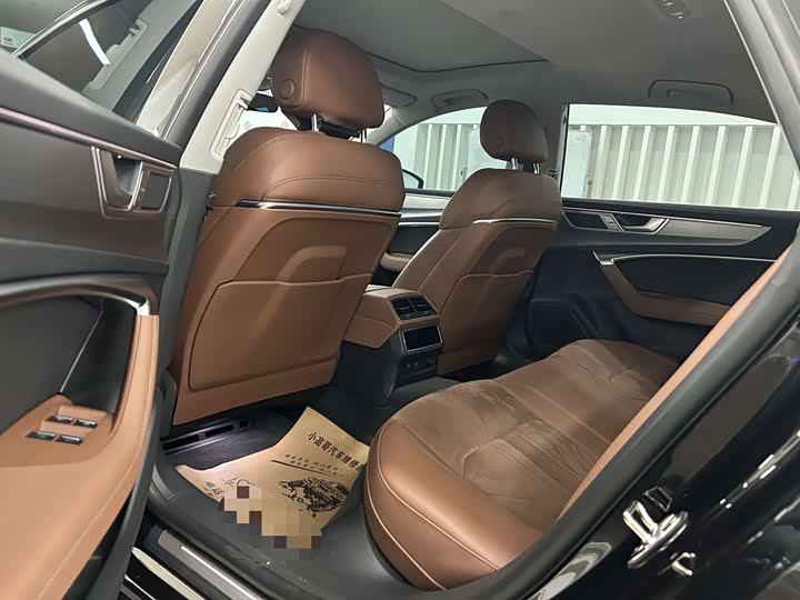 Фото 4 - Audi A7L