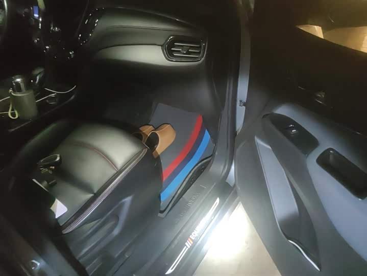 Фото 8 - Chevrolet Equinox