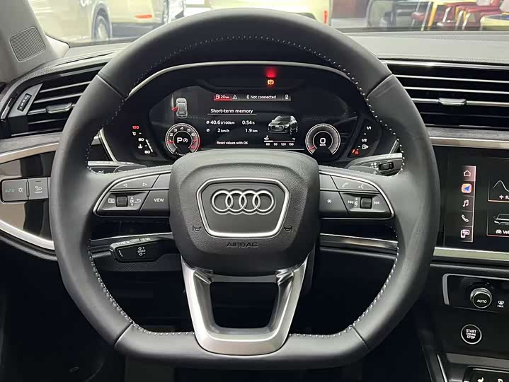 Фото 9 - Audi Q3