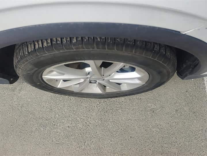 Фото 6 - Geely Coolray