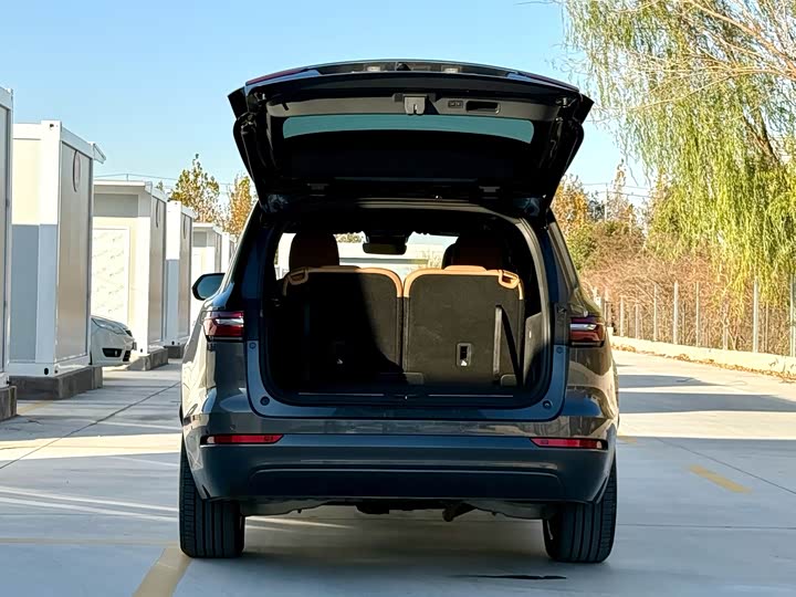 Фото 9 - LiXiang One