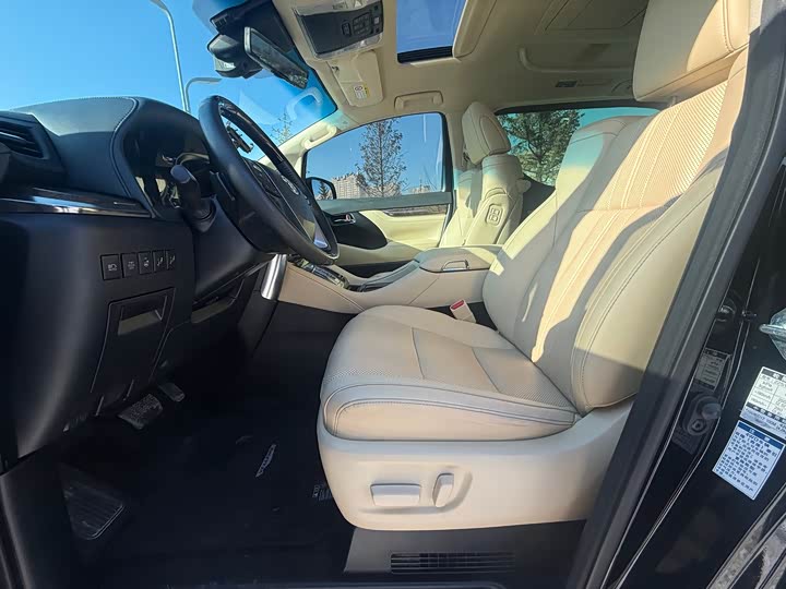 Фото 4 - Toyota Vellfire