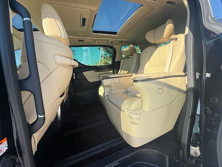 Фото 5 - Toyota Vellfire