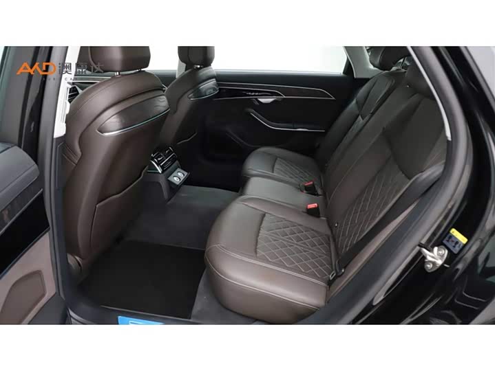 Фото 7 - Audi A8