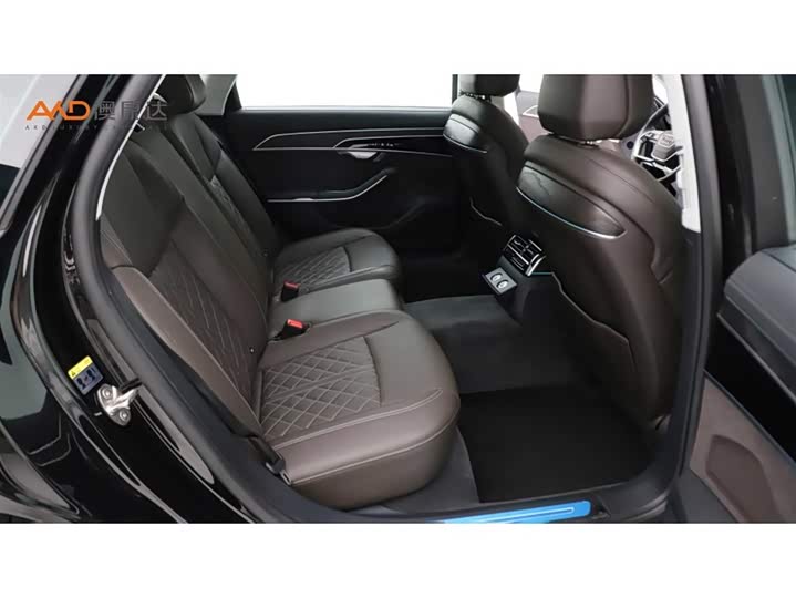 Фото 8 - Audi A8