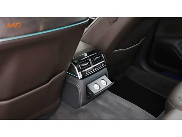 Фото 9 - Audi A8