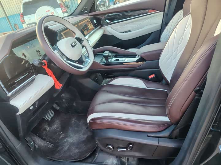 Фото 4 - Geely Monjaro