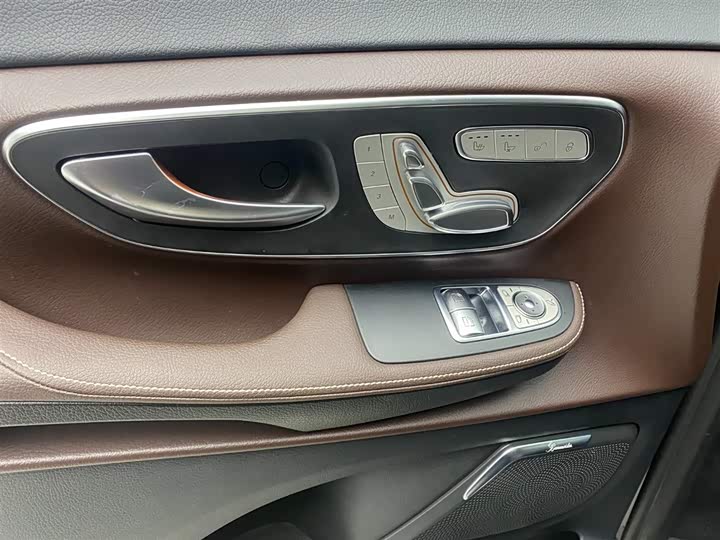 Фото 7 - Mercedes-Benz V-Class