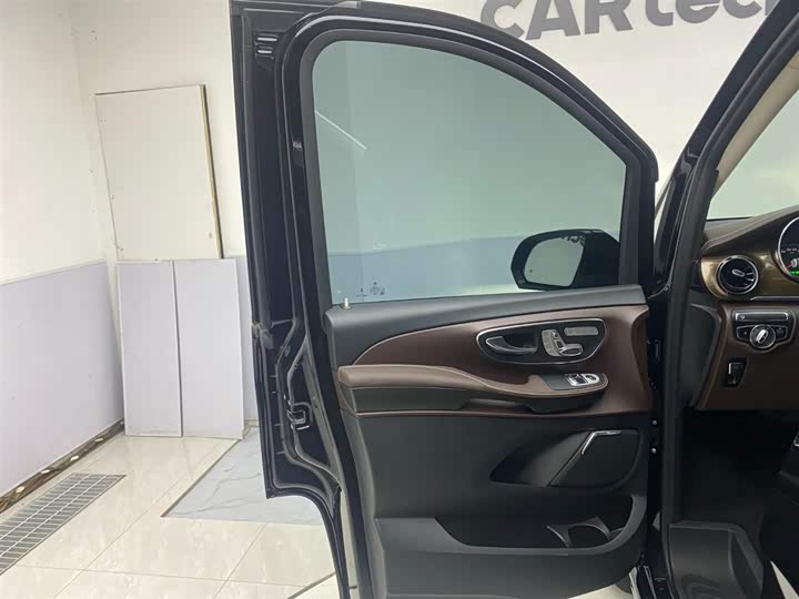 Фото 8 - Mercedes-Benz V-Class