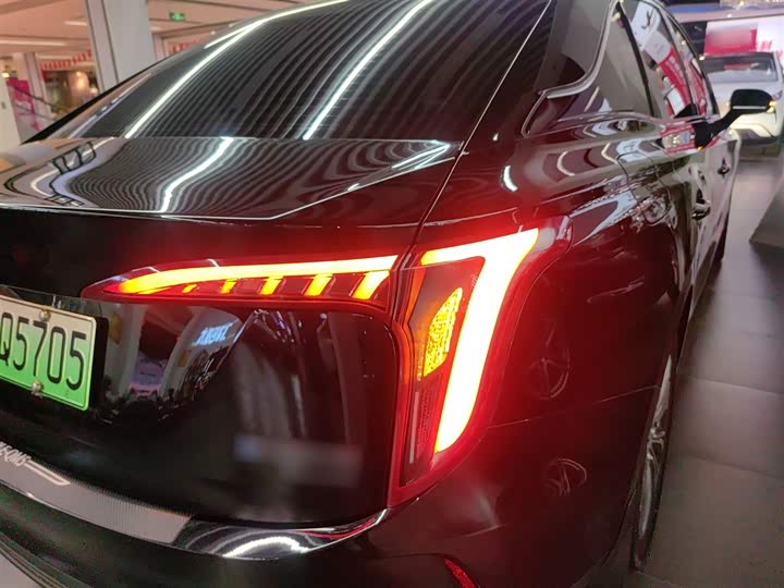 Фото 8 - Hongqi E-QM5