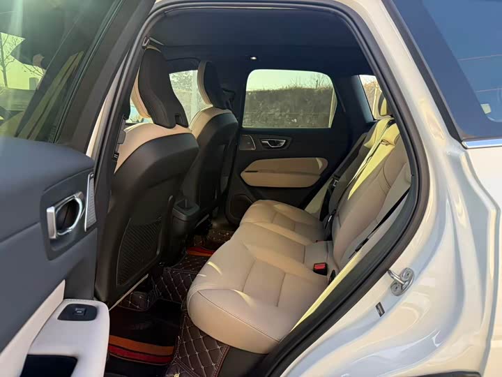 Фото 6 - Volvo XC60