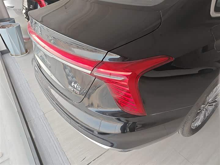 Фото 8 - Hongqi H5