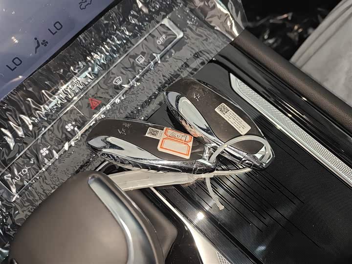 Фото 9 - Hongqi H5