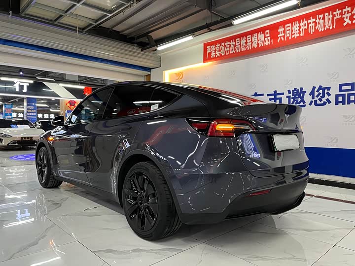 Фото 3 - Tesla Model Y