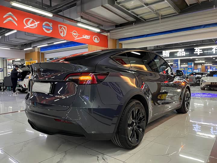 Фото 5 - Tesla Model Y