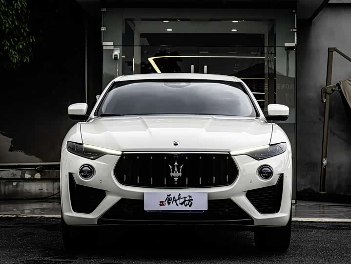 Фото 3 - Maserati Levante