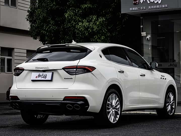 Фото 6 - Maserati Levante