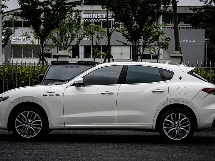 Фото 7 - Maserati Levante