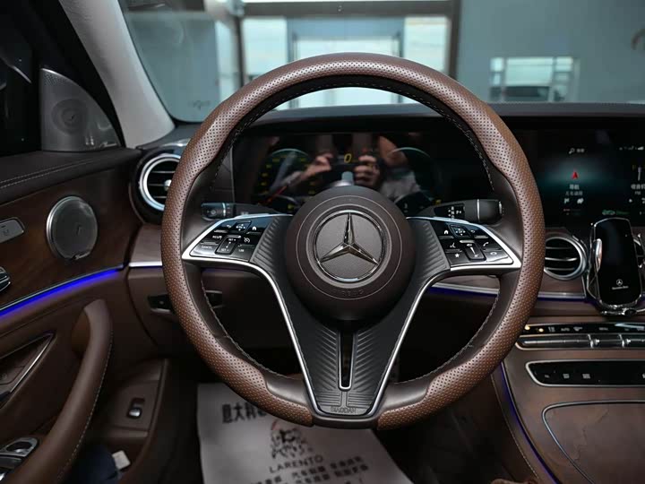 Фото 6 - Mercedes-Benz E-Class