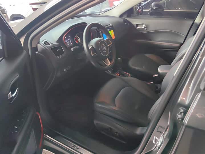 Фото 9 - Jeep Compass