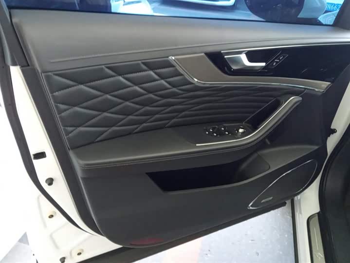 Фото 7 - Hongqi HS5