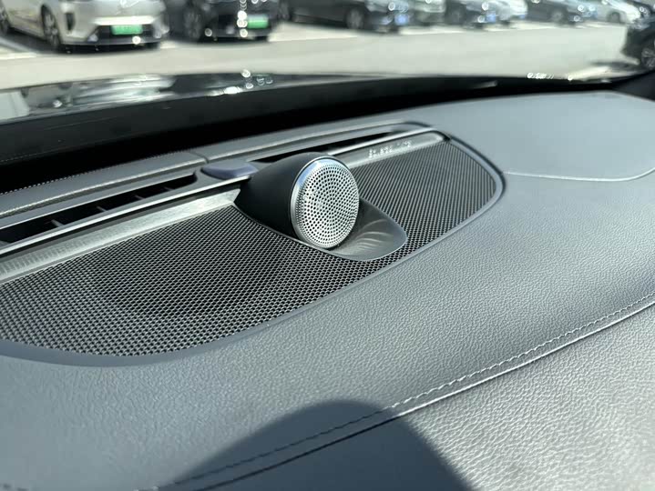 Фото 9 - Volvo XC90