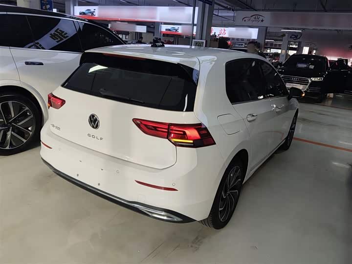 Фото 7 - Volkswagen Golf