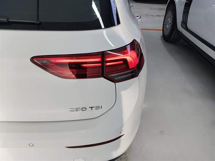 Фото 8 - Volkswagen Golf