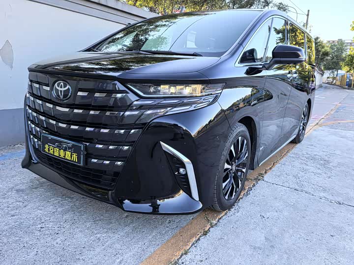 Фото 1 - Toyota Alphard