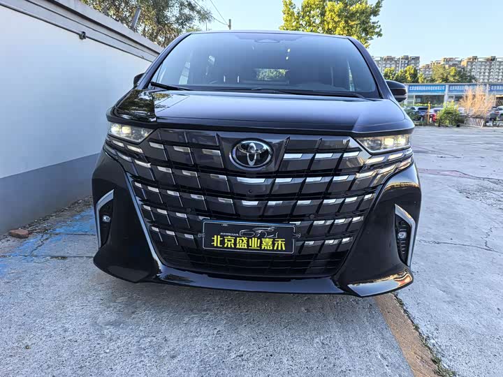 Фото 2 - Toyota Alphard