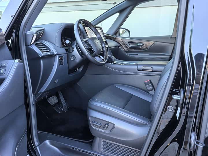 Фото 4 - Toyota Alphard