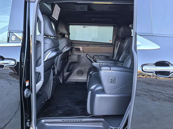 Фото 7 - Toyota Alphard