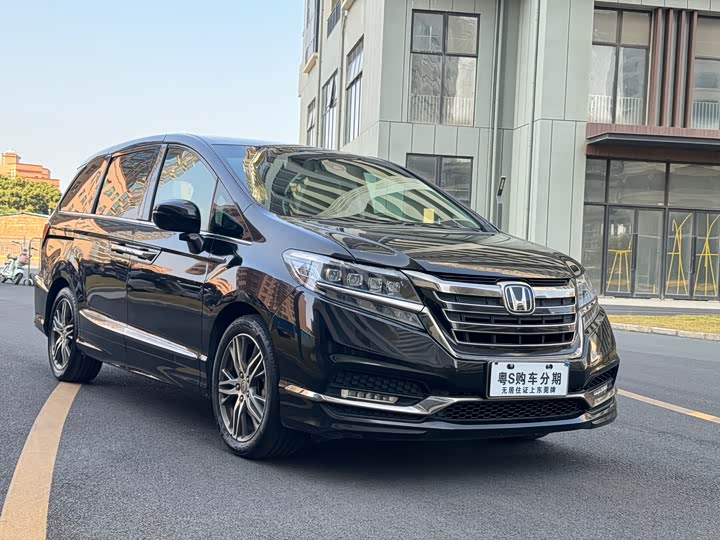 Фото 1 - Honda Elysion