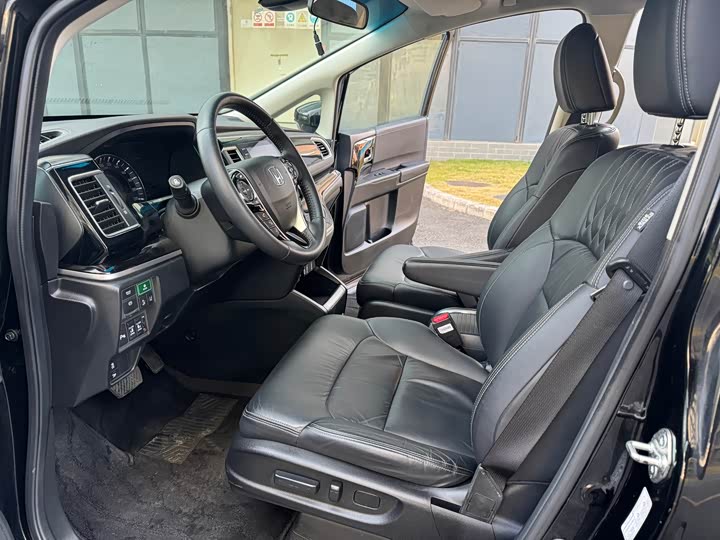 Фото 4 - Honda Elysion