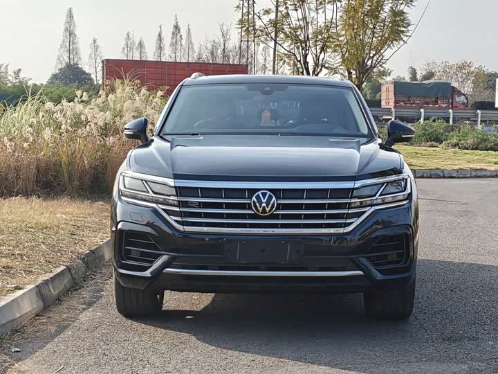 Фото 2 - Volkswagen Touareg