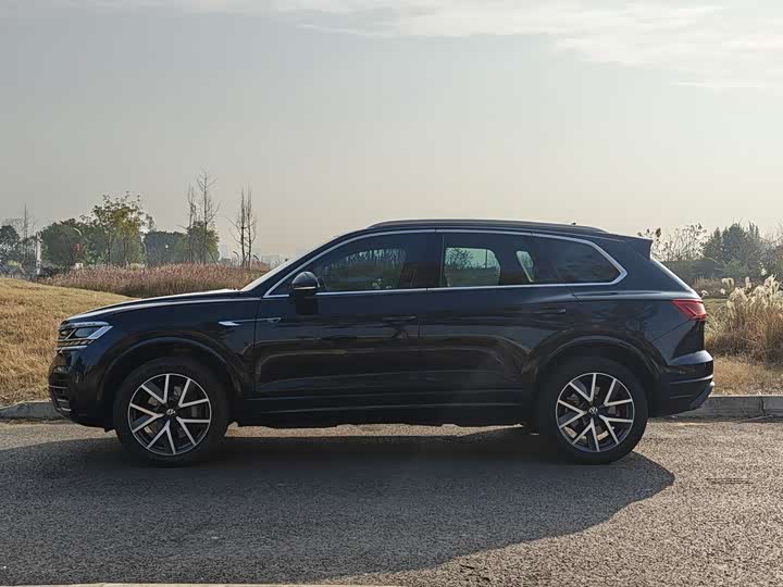 Фото 3 - Volkswagen Touareg