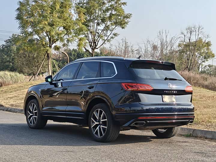 Фото 4 - Volkswagen Touareg