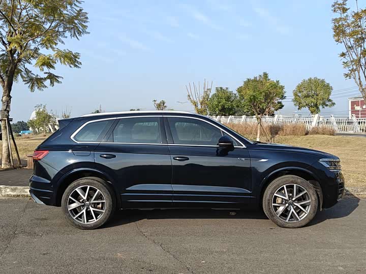 Фото 7 - Volkswagen Touareg