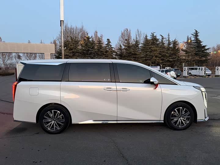 Фото 9 - GAC Trumpchi M8